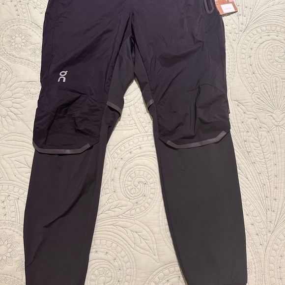 On Black Athletic Pants - Picture 3 of 4